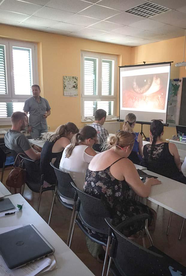 K dispozici jsme měli také sadu originálních chromagenových filtrů, které si mohli v následujícím workshopu studenti přímo na sobě vyzkoušet.