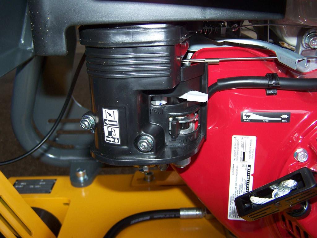 5. VYPNUTÍ STROJE 5.. Benzínové motory HONDA GX. Přesuňte páčku plynu () do polohy volnoběh.