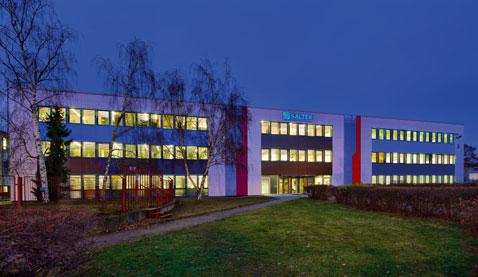 ÚDRŽBA & SNADNÉ ČIŠTĚNÍ PEVNÁ & ROBUSTNÍ CENTRE DE CALCUL, ŠPANĚLSKO. POSTAVENO 1991, KONTROLA V ROCE 2011.