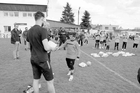 17 SPORT ÚSPĚCH DAVIDA MACHA V SOUTĚŽI BRANKÁŘŮ JUST4KEEPERS V pondělí 8. května 2017 dosáhl skvělého úspěchu brankář mladších žáků FK Rájec- -Jestřebí David Mach.