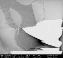 Radiační poškození ultratenkých řezů v qstem 30 nm S vrstvou