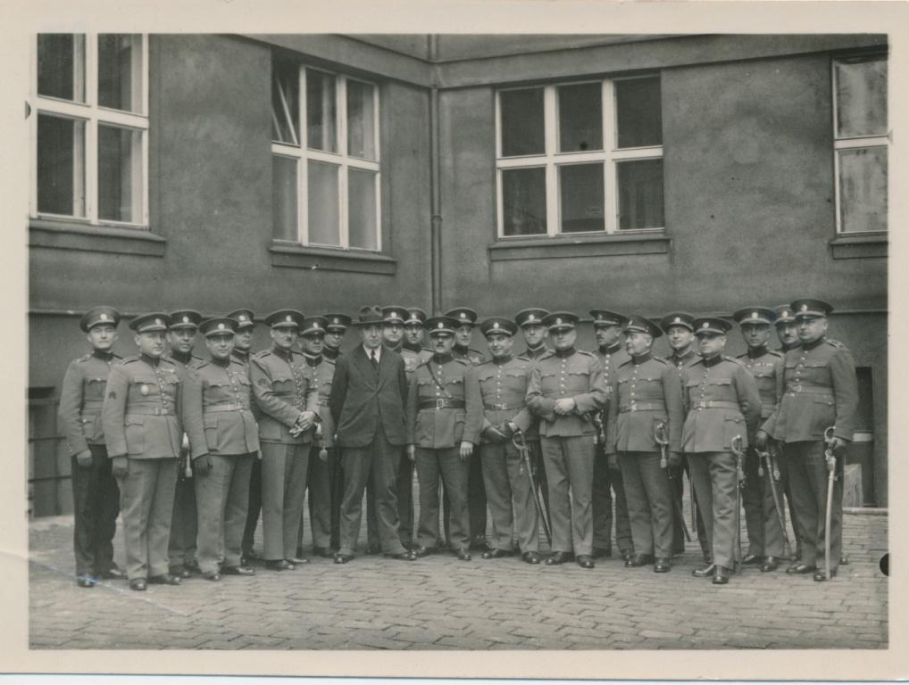 Podsbírka Negativy a fotografie Podsbírka je označena číslem 2. Dělí se dále na 7 fondů (I.Bezpečnostní složky Rakousko- Uherska do roku 1918, II.