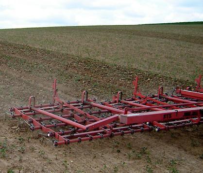 Integrovaná ochrana (IOR) Definice (směrnice 2009/128/ES) Pečlivé zvažování veškerých dostupných metod ochrany rostlin a následná integrace vhodných opatření, která potlačují rozvoj populací