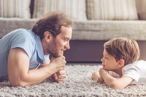 Od vykání rodičům u našich prababiček, přes autoritativní výchovu další generace až po uvolněný přístup jako druhý protipól k výchově založené na uplatňování moci.