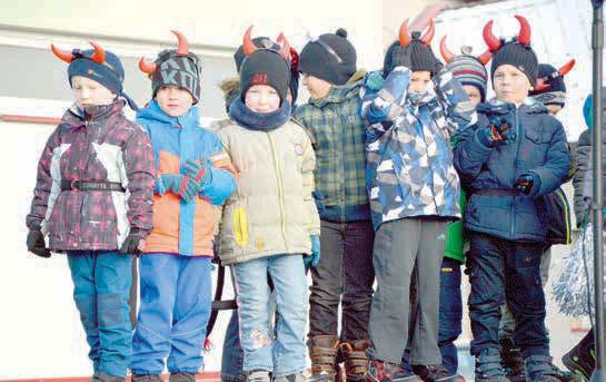sestavě. FOTO: KET BORŠICE Oslavit začátek adventu přišli obyvatelé Boršic na tradiční jarmark.