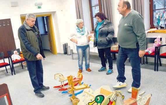 Vánoční strom v Boršicích rozsvěcujeme až těsně před Vánoci, proto na začátek adventu místo toho rozsvěcujeme velký věnec, připomněla funkci obří ozdoby Veselá.