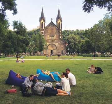 OSMIČKA / MĚSÍČNÍK MĚSTSKÉ ČÁSTI PRAHA 8 / červenec 2017 www.praha8.cz 11 Obchodní centra ``63. Areál Draháň ČIMICKÁ 780/61 ``64. Areál Krakov HNĚZDENSKÁ 595/1, 598/3 ``65.