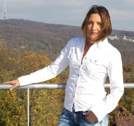 Diana Uríčková sa profesionálne venuje nutričnému poradenstvu od roku 2012, je zakladateľkou Paleo centra a spoluautorkou knihy Moderné paleo. diana.