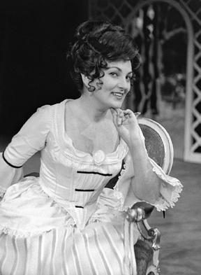 Z rolí: Královna noci (Kouzelná flétna), Olympie (Hoffmannovy povídky), Rosina (Lazebník sevillský), Gilda (Rigoletto) či Violetta (La traviata). Na snímku v roli Zuzanky, Figarova svatba, 1971.