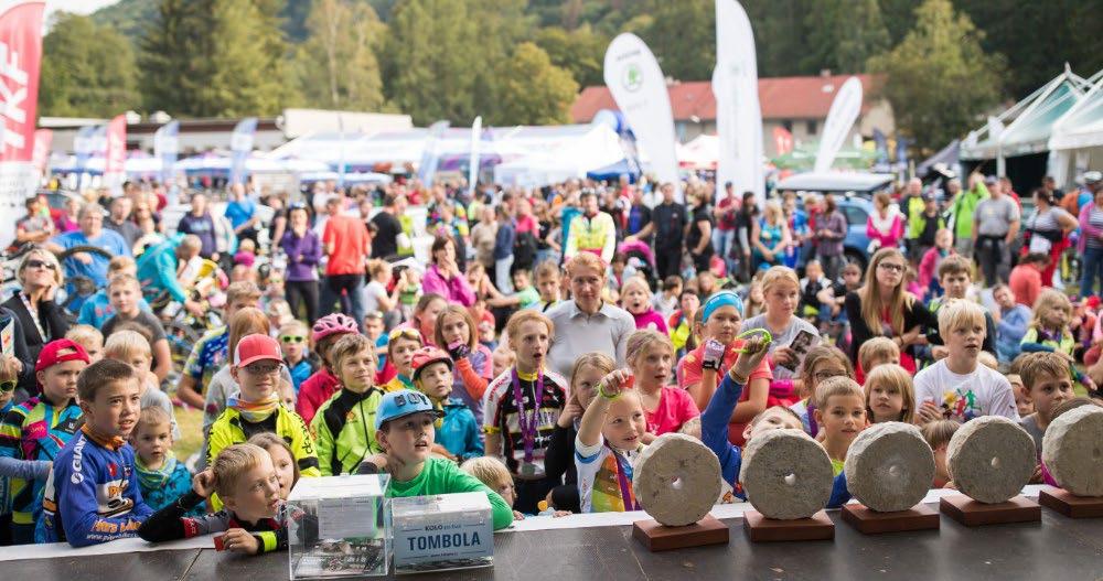 Každý závodník je povinen, v případě potřeby, poskytnout první pomoc závodníku, který se zranil a jednat tak, aby se o skutečnosti dozvěděl co nejdříve pořadatel a mohl na místo přivolat první pomoc.
