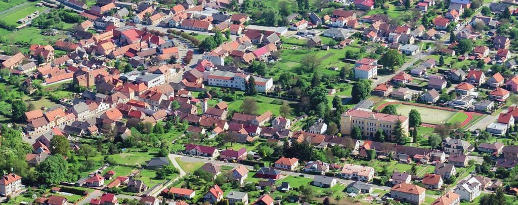 SLOVO STAROSTY Vážení čtenáři, při letní červencové pohodě mi dovolte, abych Vás informoval o dění v našem městě a okolí. Koncem června proběhlo výběrové řízení na post ředitele zdejší školy.