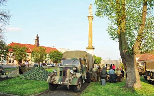 Melantrich patřil vernisáži výstavy obrazů