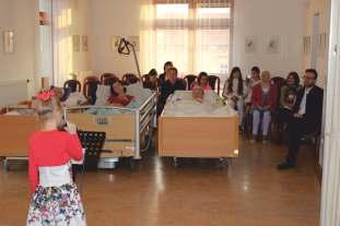 Pobytová odlehčovací služba Služba se poskytuje na dobu určitou, zpravidla 2-6 týdnů. Pečující osoba (či osoby) mají volný čas pro odpočinek, regeneraci sil či vyřízení nutných záležitostí.