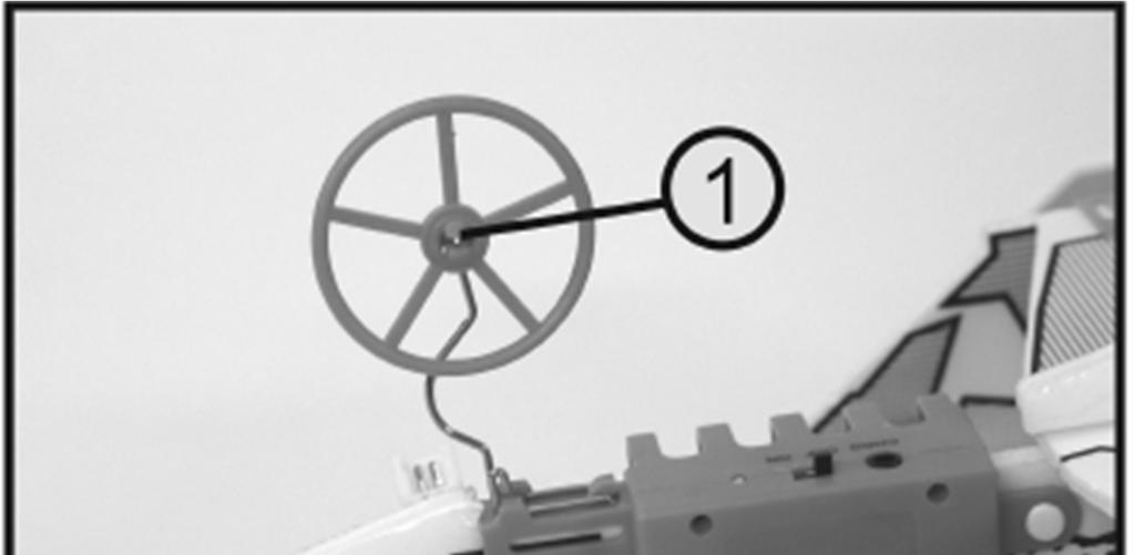 b) Montáž předního přistávacího kola d) Nabíjení letového akumulátoru Přední přistávací kolo (1) se musí nainstalovat podle