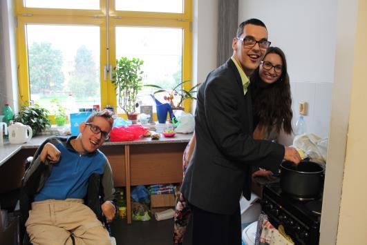 a problémovým chováním, ať už se jedná o klienty s těžším postižením nebo vysokofunkčním autismem a Aspergerovým syndromem.
