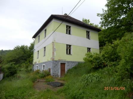 S t r á n k a 6 Parametry oceňované nemovitost Užitná plocha 112 m 2 Obestavěný prostor 504 m 3 Zastavěná plocha 80 m 2 Plocha pozemku 198 m 2 Typ stavby samostatně stojící, zděná, sedlová střecha,