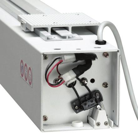 U všech rozměrů je použita projekční plocha Blankora Supra se stabilizátorem okrajů, který eliminuje kroucení okrajů promítací plochy VMS Systém variabilní montážní systém umožňuje posuvem držáků na