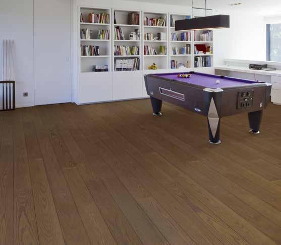 TRENDY OAKS Premium ANTIQUE OAK Premium Aby se zdůraznil masivní vzhled a rozměry podlahové lamely, podlaha je zakončena zkosením ve tvaru V.