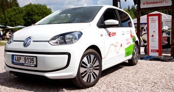 Elektromobilita se rozšiřuje i na Šumavu Marketing E.ON Czech 19 Elektromobilita se zabydluje i v Národním parku Šumava. E.ON v letošním roce rozšířil svou působnost v rámci elektromobility opět o kus dál.
