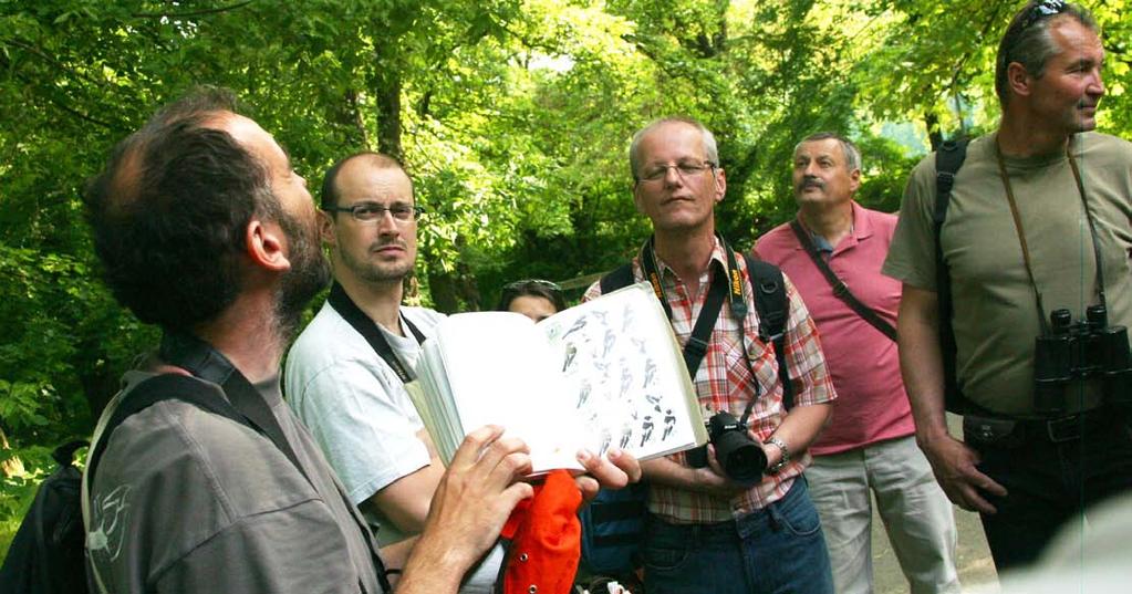 Akce pro zaměstnance E.ON Czech 3 Vycházka s ornitologem Energetici a ornitologové, jde to vůbec dohromady? Ano. Spolupracují spolu již několik let.