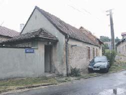 částečně zařízen, parkování, Cena: 11000,- Kč DB
