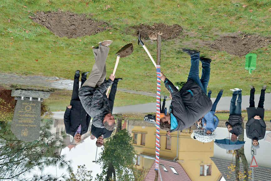 10 SUCHDOLSKÝ ZPRAVODAJ prosinec 2018 Strom svobody Dne 28. října 2018, v den stoletého výročí od vzniku první republiky, byl slavnostně zasazen Strom svobody na náměstí Svobody.