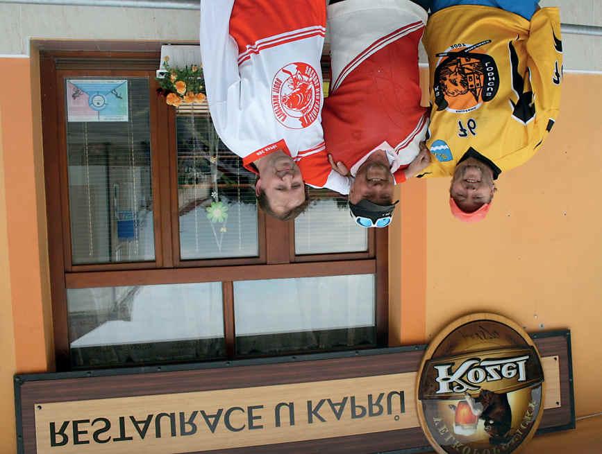prosinec 2018 SUCHDOLSKÝ ZPRAVODAJ 19 SPORT Story hokejbalu Hokejbalu v Suchdole je třicet let, ale svádí boj s konzolami Mini přípravka a přípravka, mladší a starší žactvo, mladší dorost, muži B a