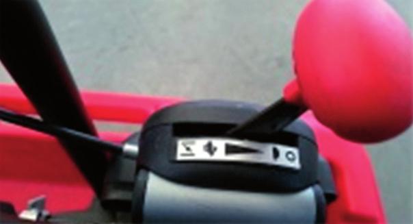 výkopu se otáčky motoru sníží tak aby nedošlo k poškození motoru při opětovném nasátí se otáčky zvýší).