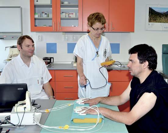 Unikátní jsou dlouholetá až třicetiletá klinická sledování vývoje chronické bronchitidy u stejných skupin pracujících v cementárně, uhelných dolech, slévárnách a městské hromadné dopravě. V 80. a 90.