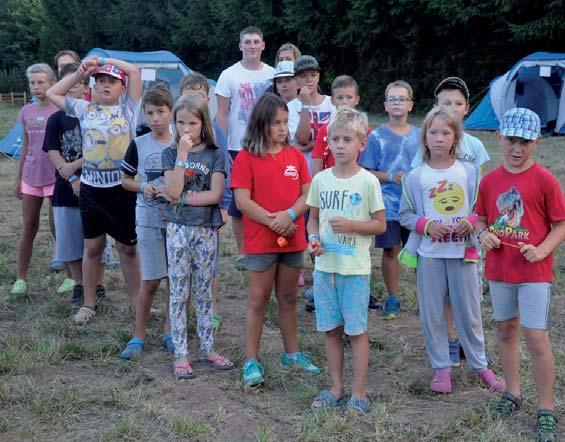 Děti se pod vedením Karolíny Venkrbcové a ostatních lektorů naučily mnoha tanečním dovednostem, užily si kamarády i přírodu.