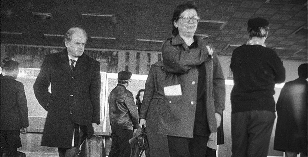 V září 1980 byla rodina v rámci akce Asanace donucena Státní bezpečností vystěhovat se do Velké Británie, kde Zdena Tominová