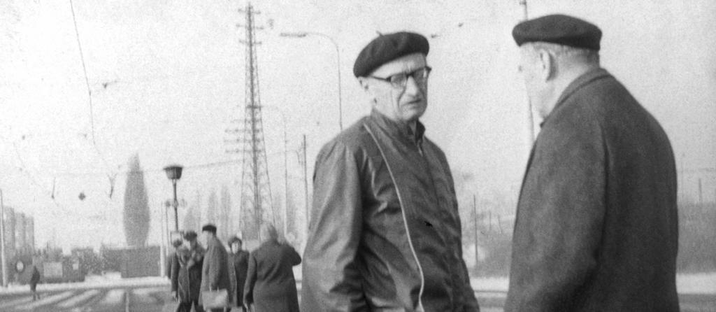 Jan Patočka (1. 6. 1907 13. 3. 1977) mluvčí od 1. 1. 1977 do 13. 3. 1977 Jan Patočka a Jiří Hájek na stanici tramvaje, 24. 1. 1977, akce KANÁL-5 Po únoru 1948 musel opustit místo vysokoškolského učitele.