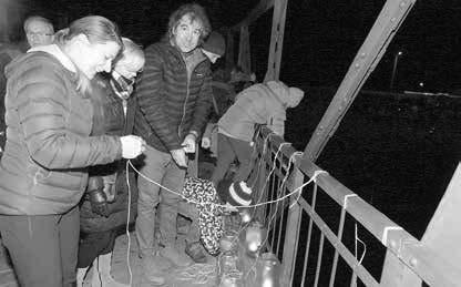 Letošní Slavnosti mostu přálo počasí, a tak se obrazec šroubovice DNA mohl zrcadlit na klidné hladině řeky Moravy. Tomu všemu přihlížela asi tisícovka lidí.