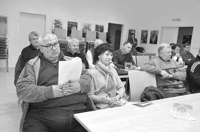 okolních produktů jednotlivých pěstitelů a na strom poznání zavěšovat stále více a více přívěšků s názvem ZKUŠENOSTI, neboť to je kořením úspěchu nás všech drobných pěstitelů!