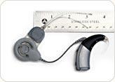 42 Obr. 1 Kochleární implantát Obr. 2 Kochleární implantát Zdroj: www.cochlearamericas.con Zdroj:www.cochlearamericas.con Způsoby práce se sluchově postiženými Při práci se sluchově postižený využíváme: 1.