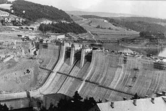správu (1953). V roce 1958 dochází k další změně: byly zřízeny Krajské správy vodních toků a Ředitelství vodohospodářských děl se samostatným střediskem Vltava-Labe.