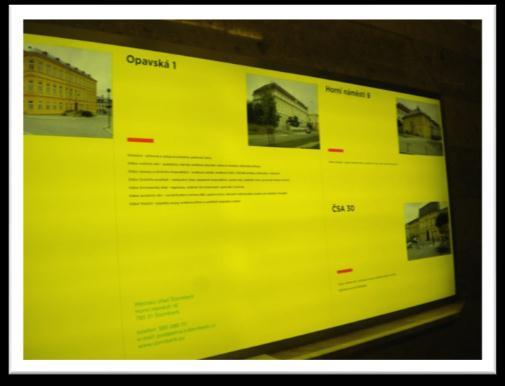 a orientační panel v budově