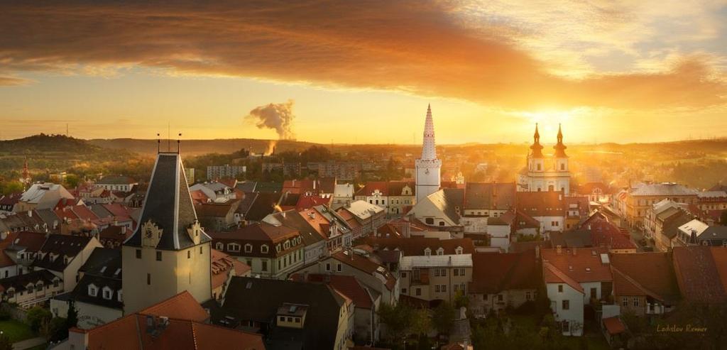 12. Propagace města Podél silnice I/13 jsou umístěné ve směru na Klášterec nad Ohří i ve směru na Chomutov velké reklamní poutače, kde je ještě před každou kulturní akcí instalován plakát propagující