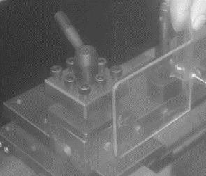 Clamp a workpiece in the lathe chuck, lathe or turning the clamping jaws of the chuck