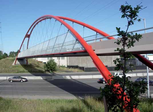 L ÁVKA MCLOUGHLIN BOULEVARD, P ORTLAND, OREGON, USA Lávka McLoughlin Boulevard (obr. 16) je součástí rekreační stezky spojující jednotlivé části metropolitní oblasti Portlandu v Oregonu.