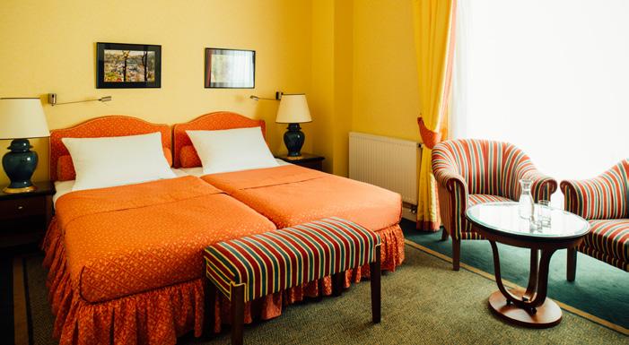 SLEEP Eat Spa SUPERIOR ROOMS Warm colours and cosy amenities dominate the Superior rooms at the Vienna House Dvořák Karlovy Vary. A perfect retreat after a day of spa treatments in hotel.