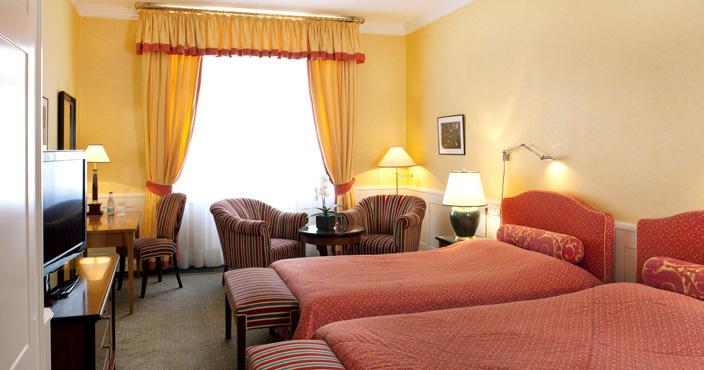 DELUXE ROOMS The Deluxe rooms in the Vienna House Dvořák Karlovy Vary offer all the amenities you need to make your stay in Carlsbad as comfortable as possible. Choose between a double or twin room.