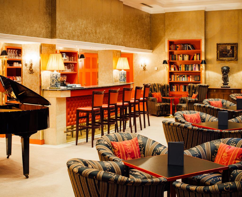 BAR & CAFÉ OPERA The glorious history of this centuries-old resort lives on here.
