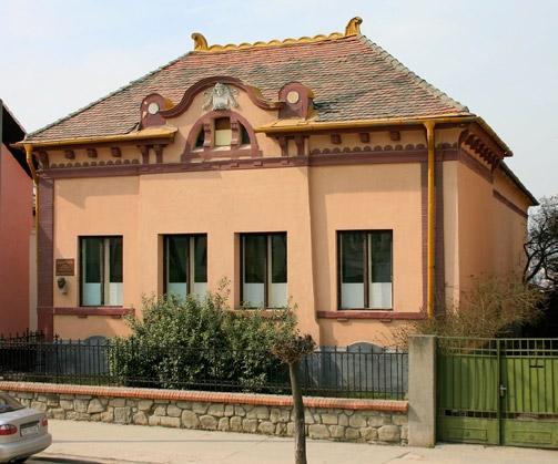 Chrenková v prednese ruskej poézie na celoslovenskej súťaži. Vysokú úroveň si udržiavali aj dievčatá v súťaži ZDM, keď zvíťazili v celoslovenskej súťaži (družstvo viedla A. Juráková). Od 1.7.
