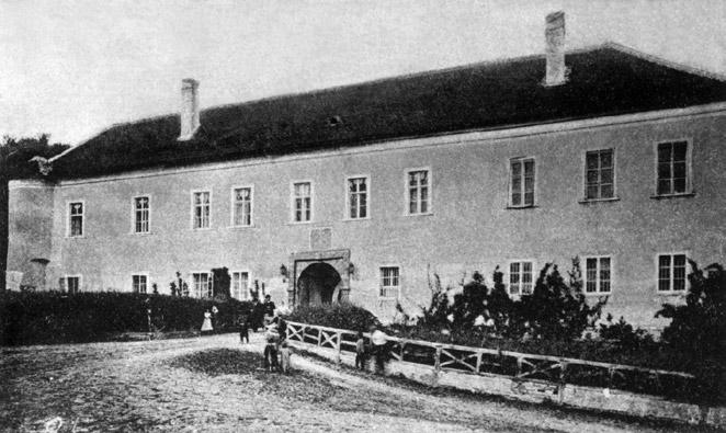 Z dejín školstva v Bánovciach nad Bebravou V údolí riečky Bebrava, na úpätí Strážovských hôr leží mesto Bánovce nad Bebravou. Prvá písomná zmienka o meste pochádza z roku 1232.