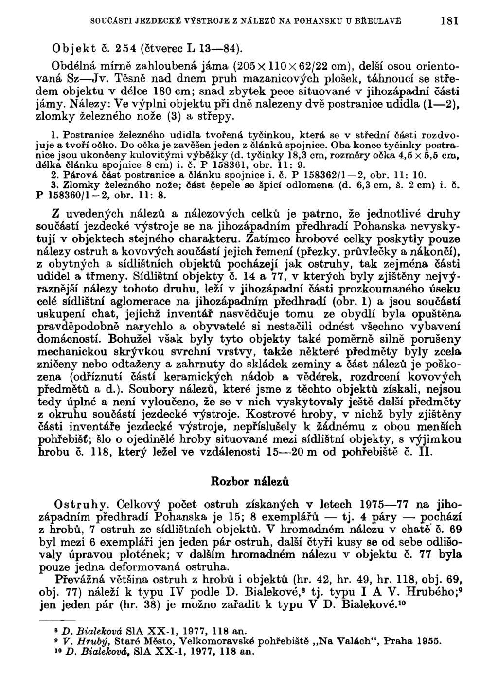 SOUČÁSTI JEZDECKÉ VÝSTROJE Z NÁLEZŮ NA POHANSKU U BŘECLAVĚ 181 Objekt č. 254 (čtverec L 13 84). Obdélná mírně zahloubená jáma (205 X 110x62/22 cm), delší osou orientovaná Sz Jv.