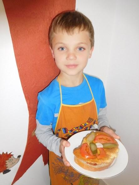 Dorostencům je domácím prostředím Pohled, žáci jsou vedeni v České Bělé, přípravky trénují a hrají svá domácí utkání v Dlouhé Vsi. Dne 15. 10. 2017 se konal na dlouhoveském hřišti fotbalový turnaj (6.