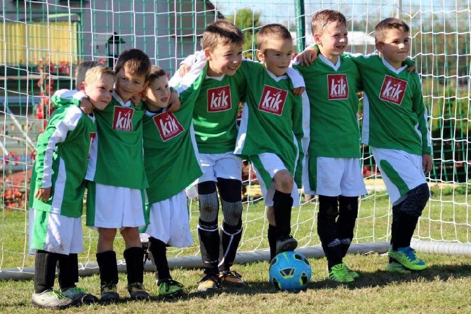 V zápase s Okrouhlicí už se nám dařilo lépe a utkání jsme vyhráli se skóre 7:5. Za mladší přípravku hrají z Dlouhé Vsi hráči: Bernard Petr, Henzl Marek, Lukačina Robin, Sokal Antonín, Šmídová Anna.