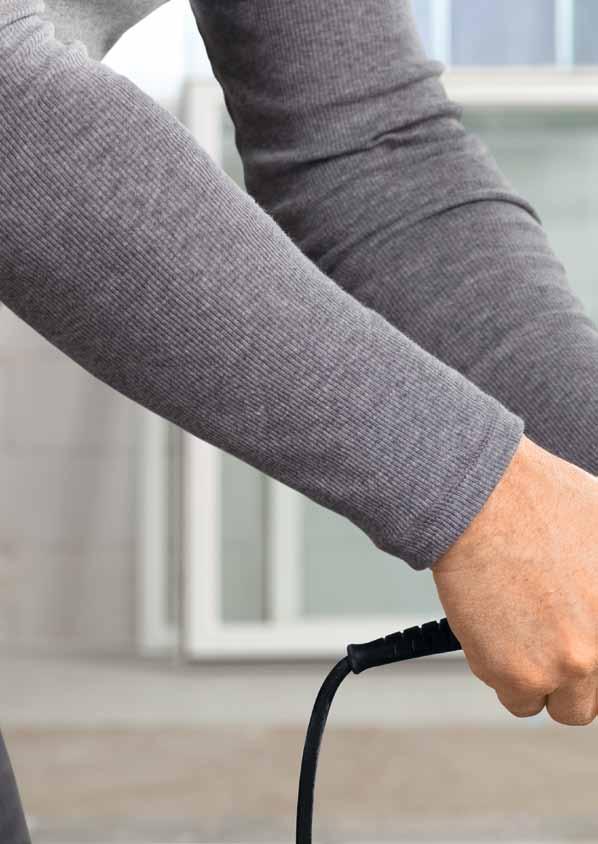 UNIVERZÁLNE POUŽITIE V krátkom čase ako nové: Renovácia okien a dverí. Okná, garážové brány a vonkajšie zariadenia sa dajú pomocou FEIN MultiMaster výborne zrenovovať.