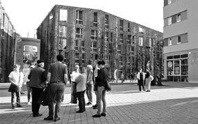 ( 29 ) NA ZAKLJUČNEM SREČANJU PROJEKTA TOUR DES VILLES so si projektni partnerji ogledali primera dobre prakse v švicarskem Baslu (levo) in nemškem Freiburgu (desno).